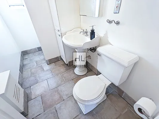 Rented by Highline Residential | media 7