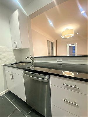 2nd image of 123 E 88th St APT 4A