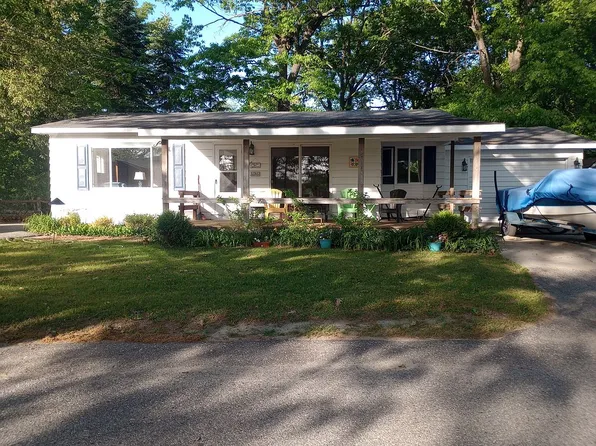 8180 Trails End Rd, Lake, MI 48632