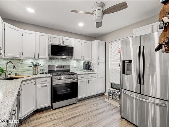 5th image of 275 Bromley Place #275