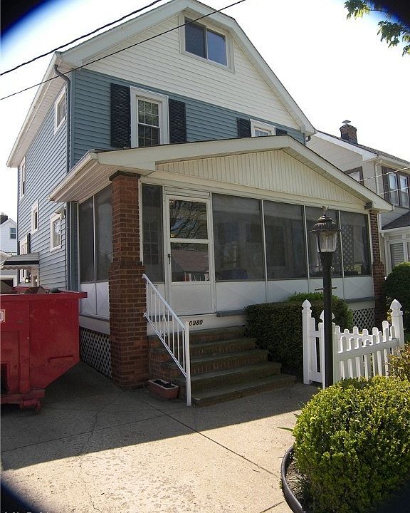 1st image of 20980 Fuller Ave