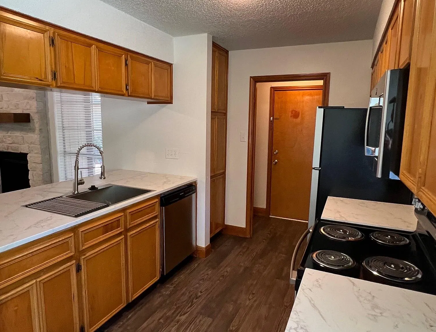 2 bed, 2.0 bath, 1173 sqft, $1,450 — Photo 2