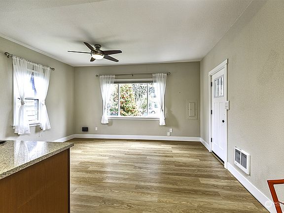 5th image of 1112 S Oakes St.