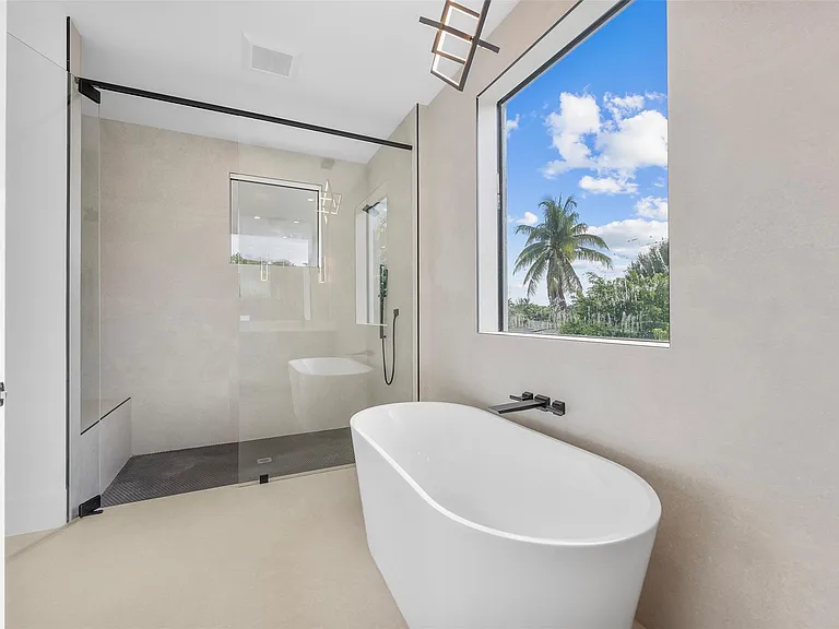3294 SW 15th Ave — Photo 5