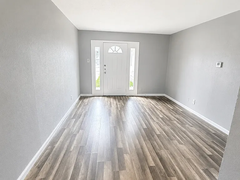 811 Redbird Dr #815 — Photo 4