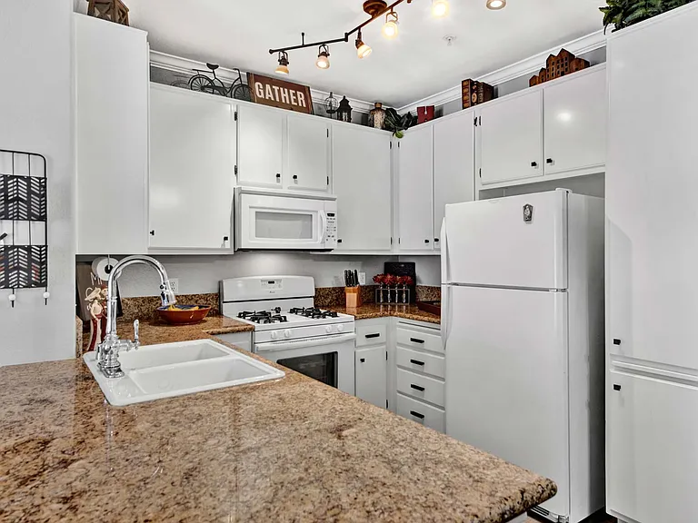 13133 Le Parc #601 — Photo 11