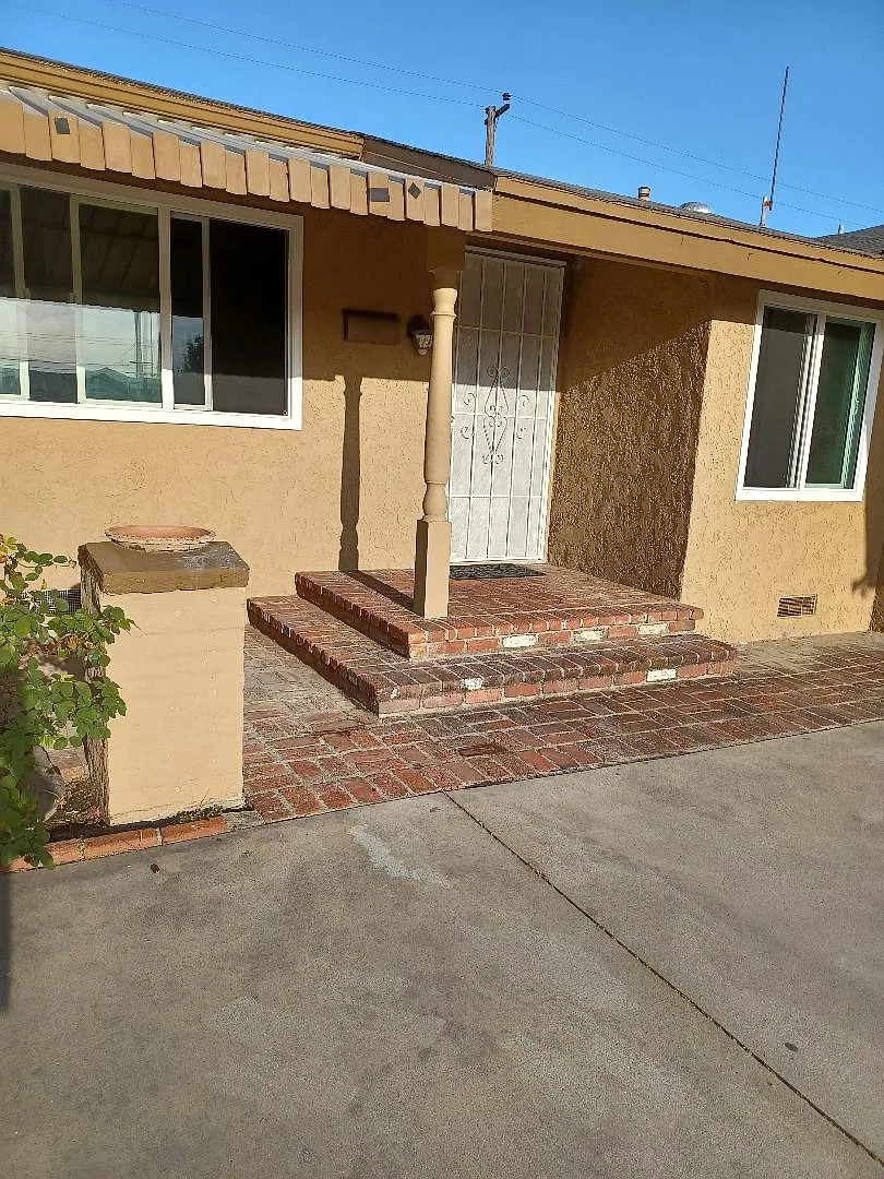 3 bed, 1204 sqft, $3,500 — Photo 1