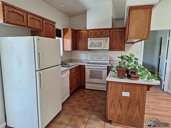 5th image of 10725 E 35th St