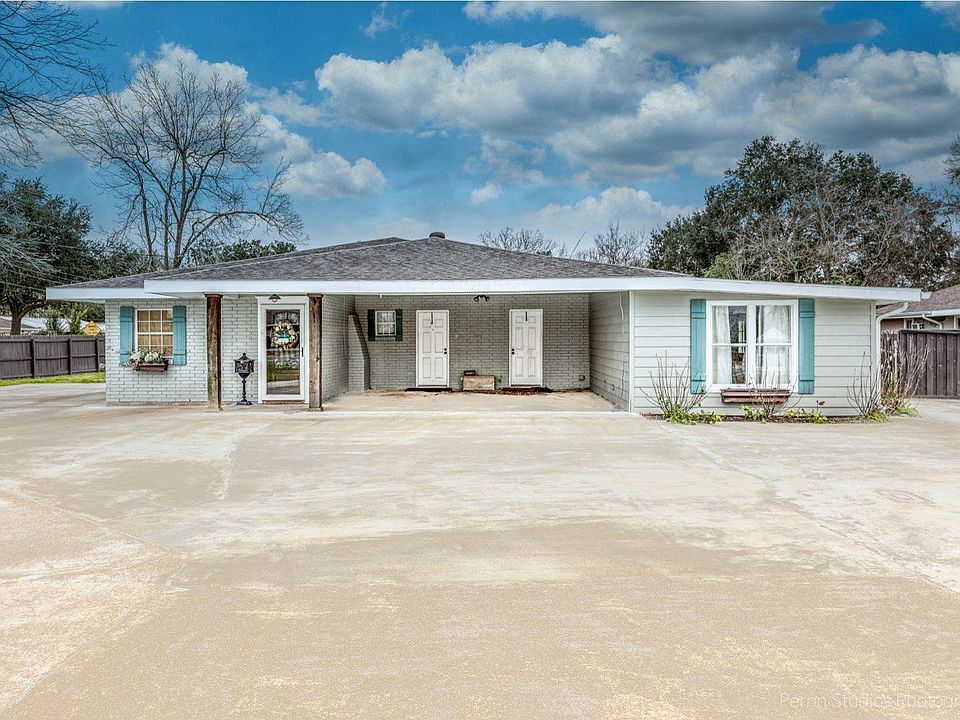 1st image of 815 University Dr