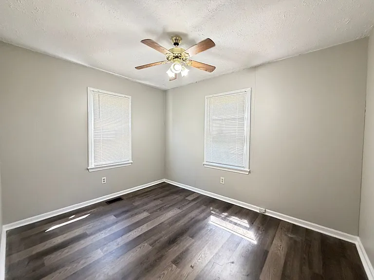 4111 Locust Ave — Photo 9