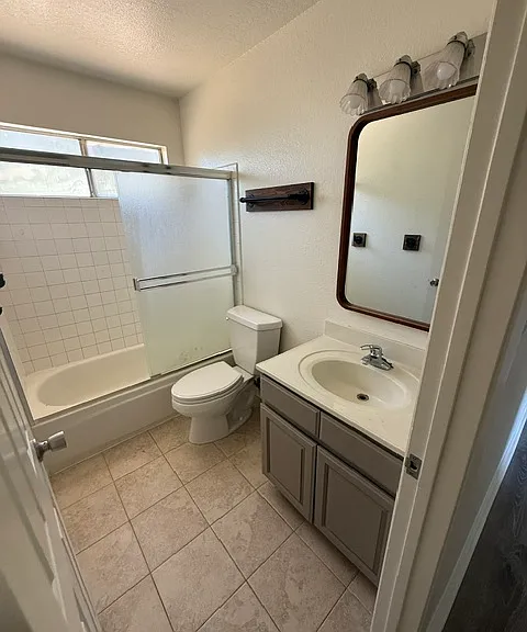 725 McKenzie Ct — Photo 15