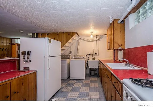 1811 Alhambra Dr — Photo 19