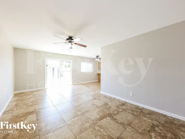 4149 W Shangri La Rd — Photo 2