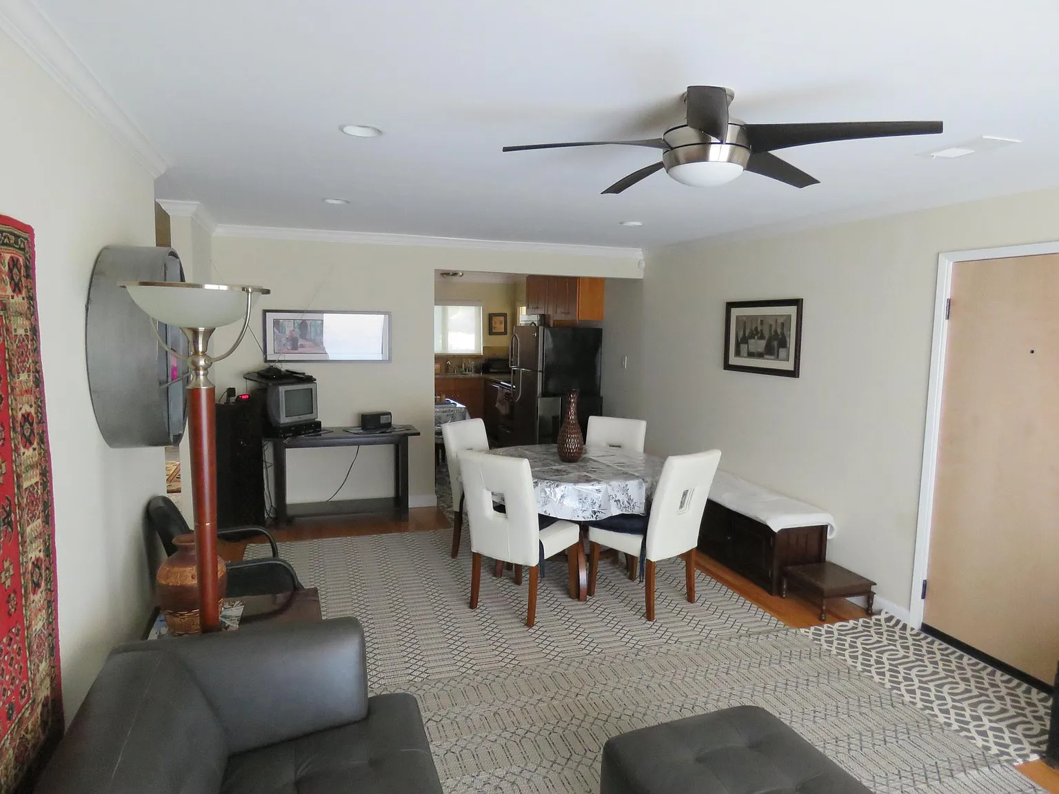 131 Hawthorne Ave — Photo 2