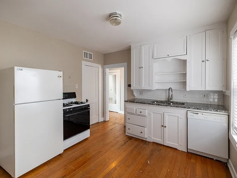 301-311 W Leuda St #301A — Photo 4