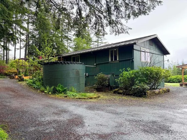 241-243 D 2 Loop Rd, Ketchikan, AK 99901