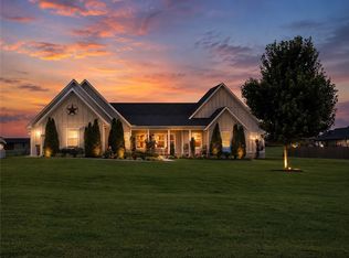 11985 Viney Grove Rd, Prairie Grove, AR 72753