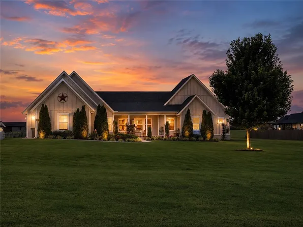 11985 Viney Grove Rd, Prairie Grove, AR 72753