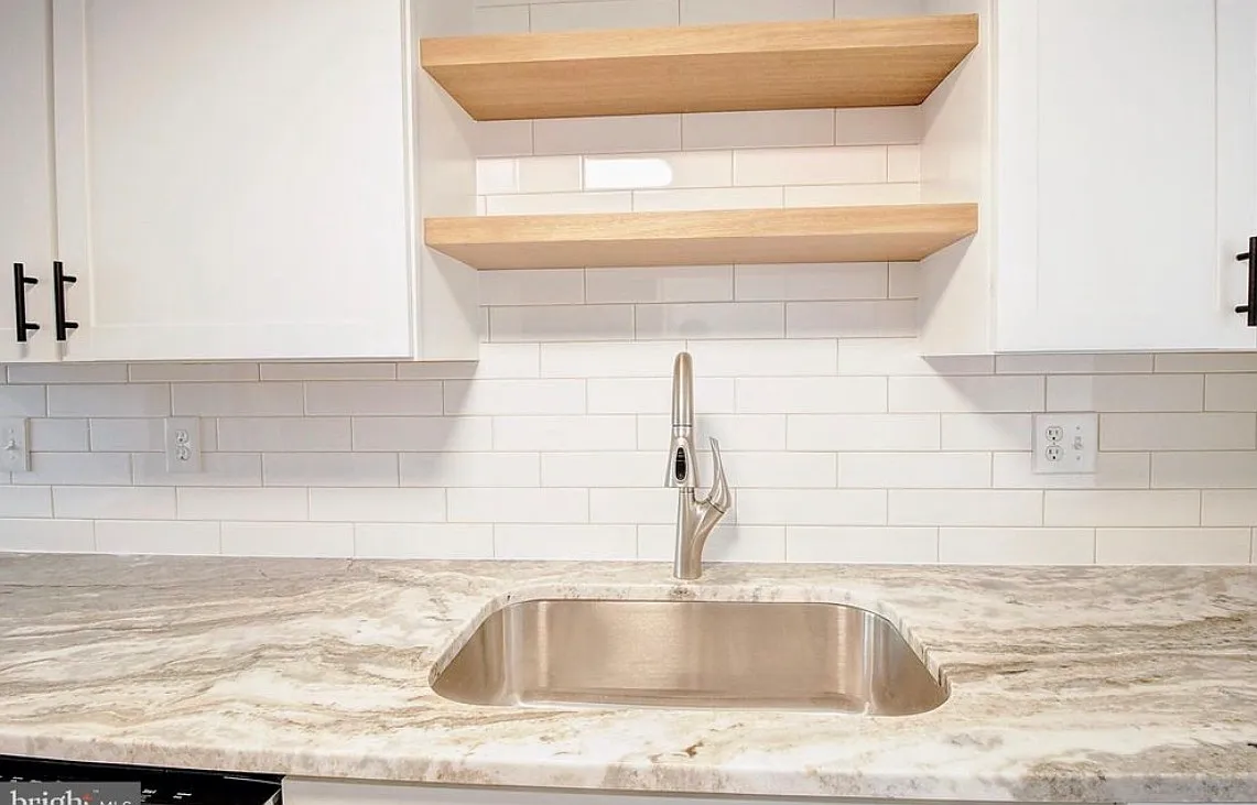3 bed, 1259 sqft, $2,400 — Photo 1