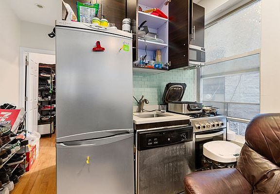 2nd image of 62-64 Forsyth St #7