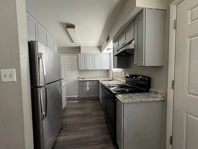 5705 S Pearl St — Photo 26