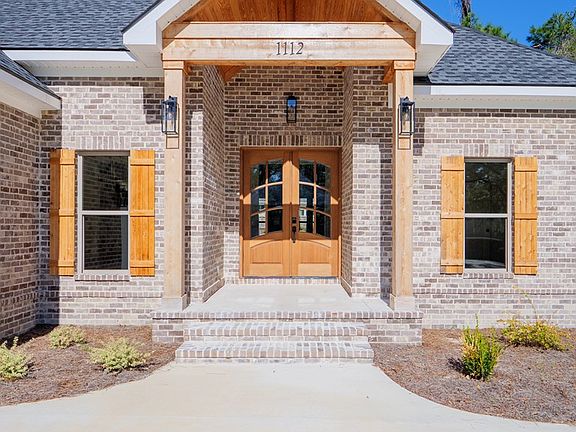 4th image of 1112 Lake Dr