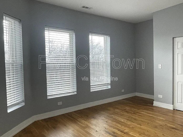4957 S Calumet Ave #2 — Photo 2