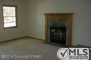 Living room w/Fireplace
