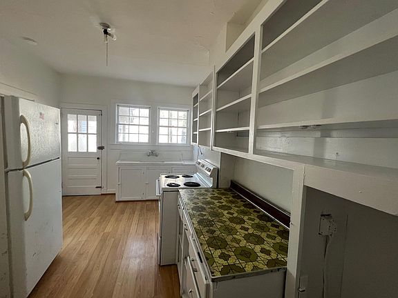 3rd image of 8-10 W Cherry St