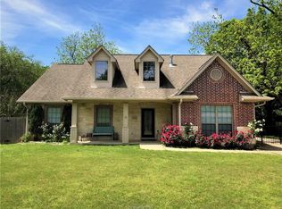 702 N Sharp St, Franklin, TX 77856