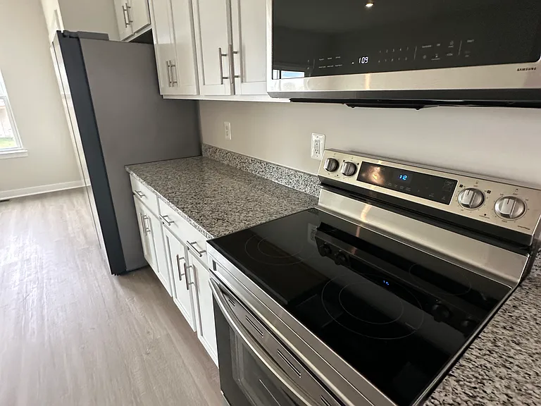 212 Huntwellwest Blvd — Photo 22