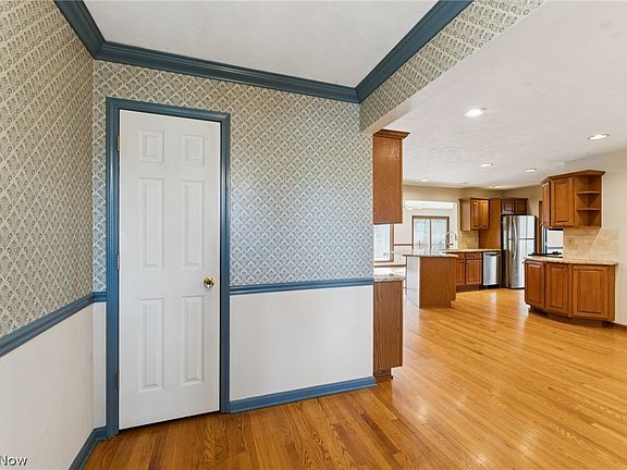 5th image of 5643 Park Ridge Dr