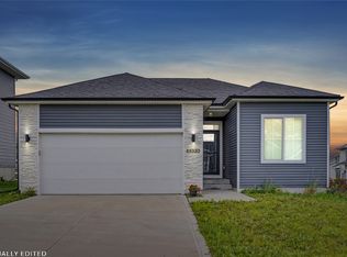 15119 Deerview Dr, Urbandale, IA 50323