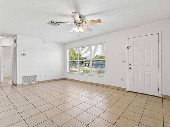 3rd image of 1544 Providence Blvd