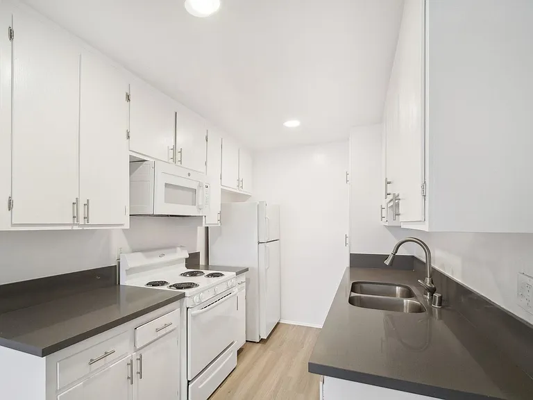 18411 Vincennes Street — Photo 10