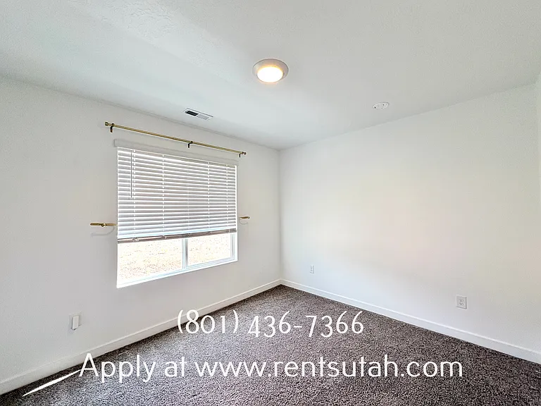 647 W Raintree Ln — Photo 24