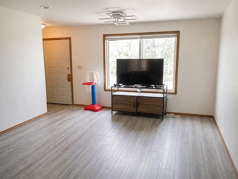 4118 Harris St — Photo 3