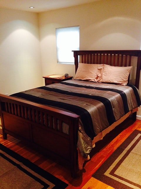 Master Bedroom - Queen Bed