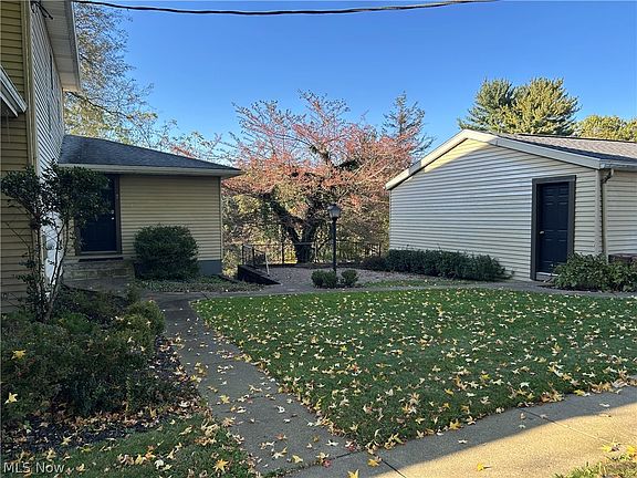 4th image of 371 Jamison Ave