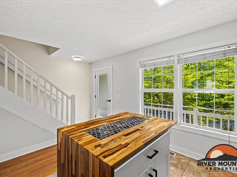 1140 Orange Leaf Ct NW — Photo 4