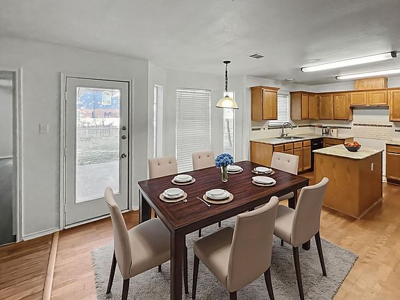 4th image of 611 Mariposa Dr