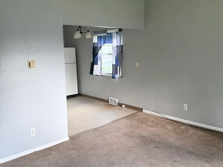 675 Grace Ave — Photo 7