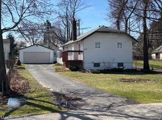 2875 Knowlson St, Keego Harbor, MI 48320