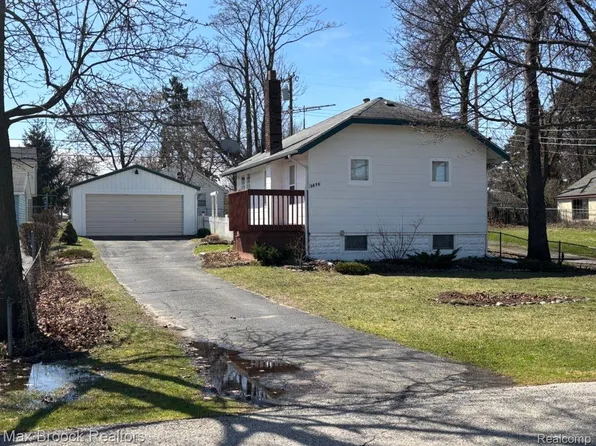 2875 Knowlson St, Keego Harbor, MI 48320