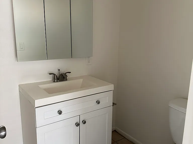 1013 W Peel St #A — Photo 10