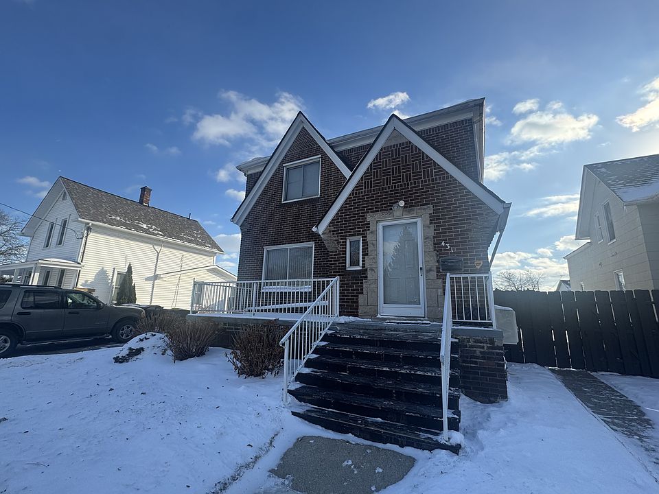 1st image of 431 Elm St #1