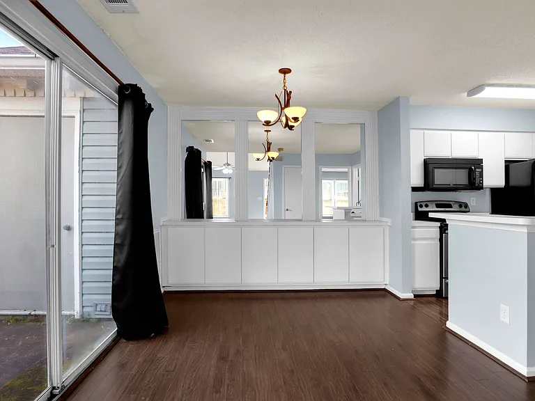 5256 Lake Victoria Arch — Photo 5