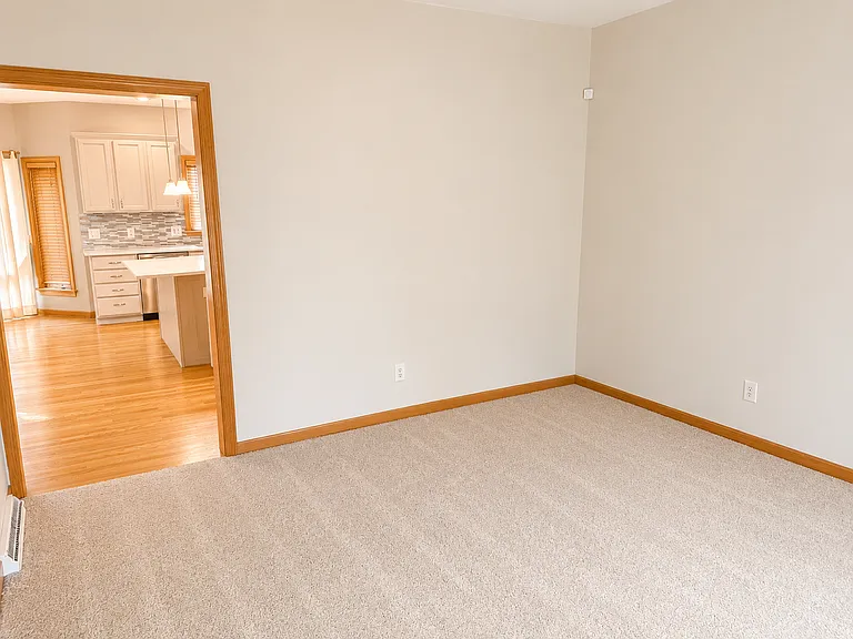 243 Newfield Cir — Photo 8