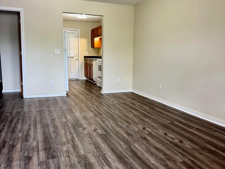 710 Patton Cir #6 — Photo 2