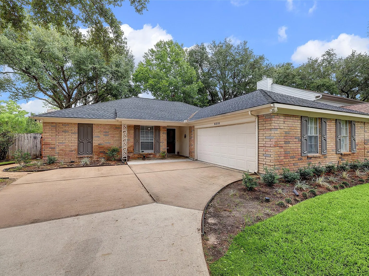 4 bed, 2.0 bath, 1902 sqft, $2,200 — Photo 1
